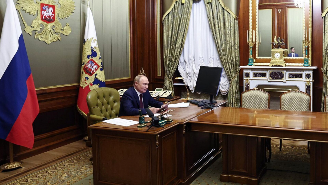 Путин предложил обсудить укрепление и повышение боеготовности вооруженных сил